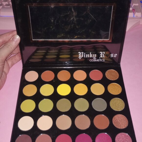 NEW Pinky Rose Cosmetics RUNWAY Palette - Picture 2 of 6